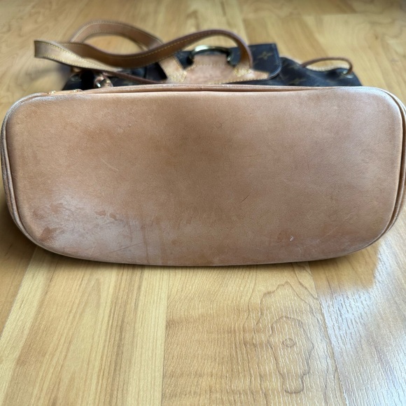 Louis Vuitton Monogram Montsouris MM Backpack (style discontinued by LV) - Picture 12 of 16